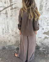 Conjunto de 2 Piezas con Mono Largo de Pierna Ancha para Mujer con Camisa de Botones y Lazo Frontal