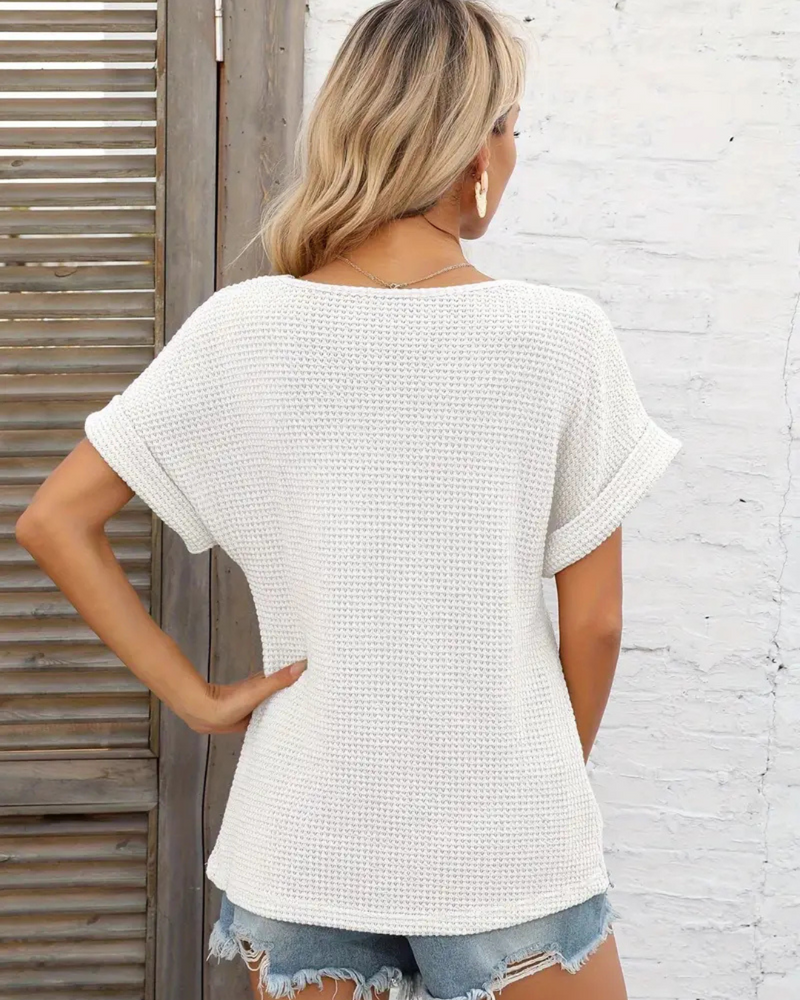 Top de Punto con Escote en V y Botones Decorativos para un Estilo Casual con Textura Acogedora