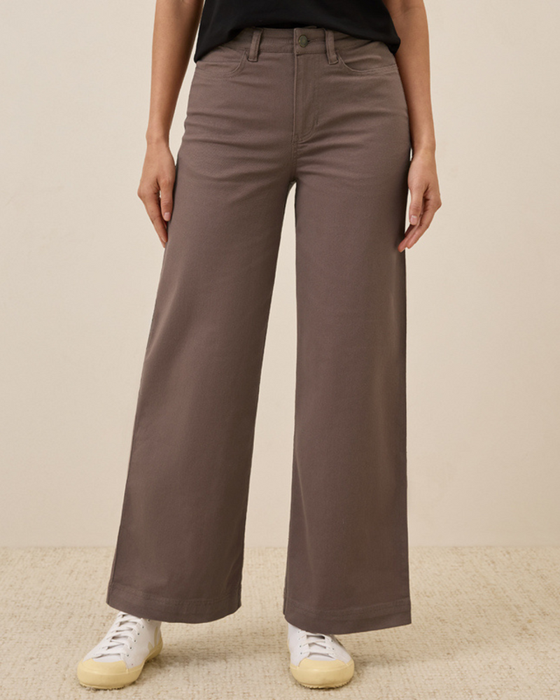 Pantalones de Sarga Elástica de Pierna Ancha con Corte Cómodo y Estilo Versátil