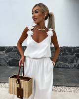 Mono Largo con Tirantes Florales y Escote en V para un Look Elegante y Relajado